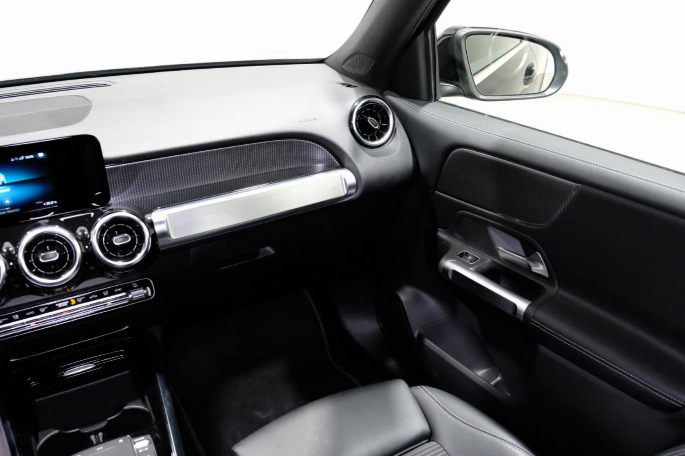 MERCEDES-BENZ GLB 200 44