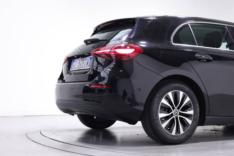 MERCEDES-BENZ A 180 13