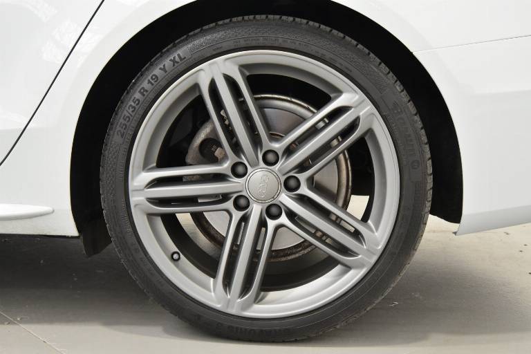 AUDI A4 15