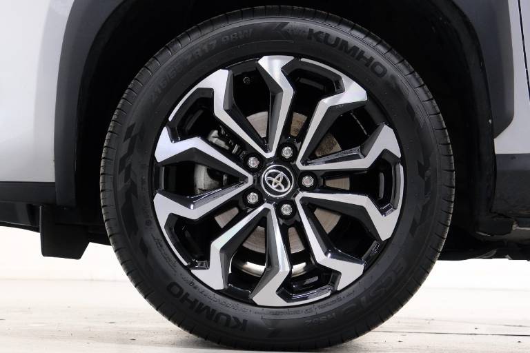 TOYOTA Yaris Cross 13