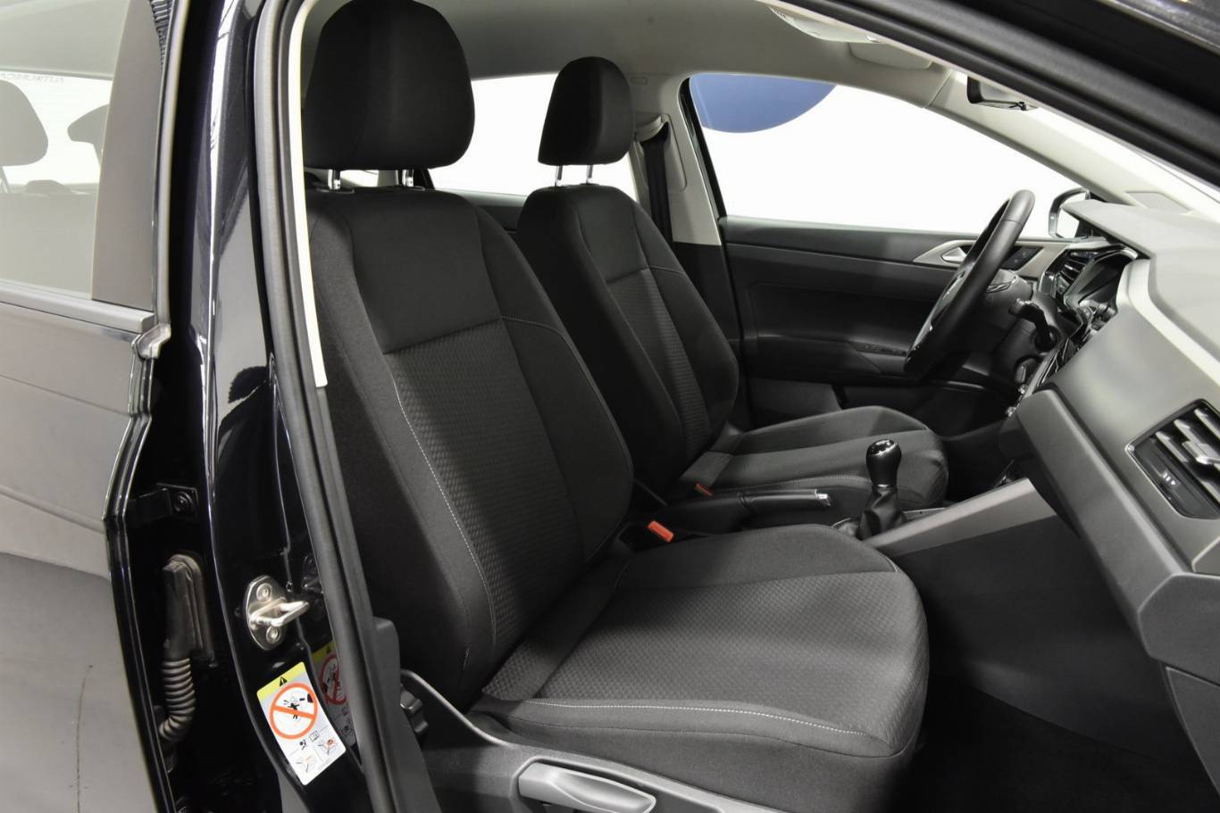 VOLKSWAGEN Polo 18