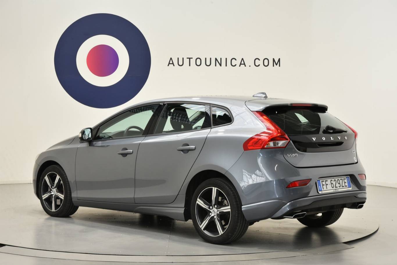 VOLVO V40 2