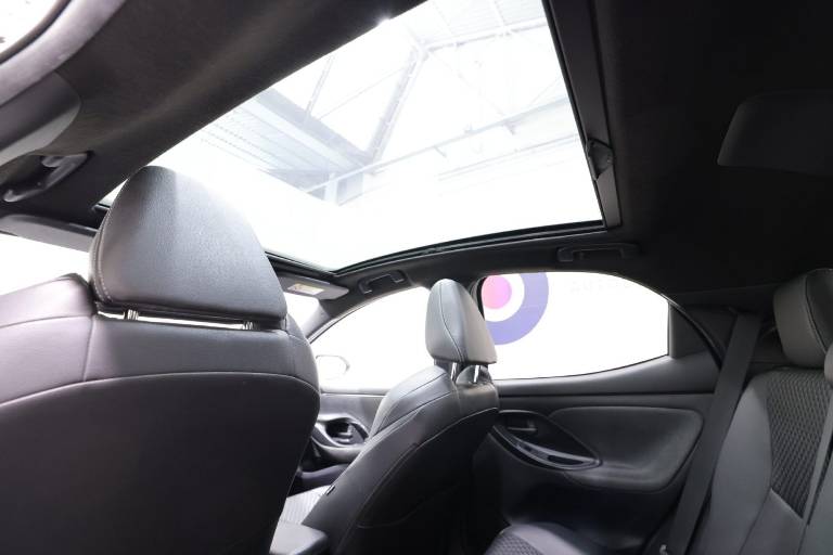 TOYOTA Yaris 36