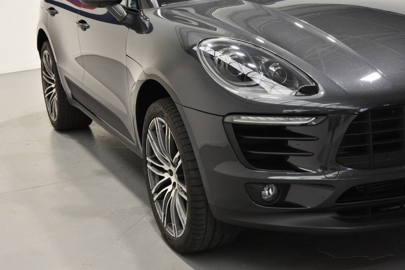 PORSCHE Macan 56