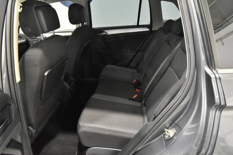 VOLKSWAGEN Tiguan 36