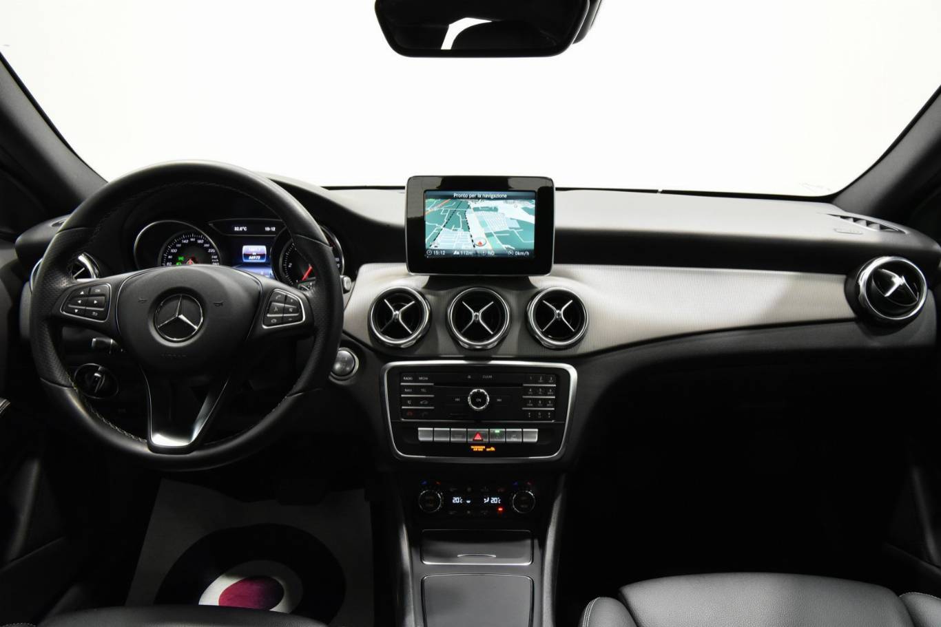 MERCEDES-BENZ GLA 200 22