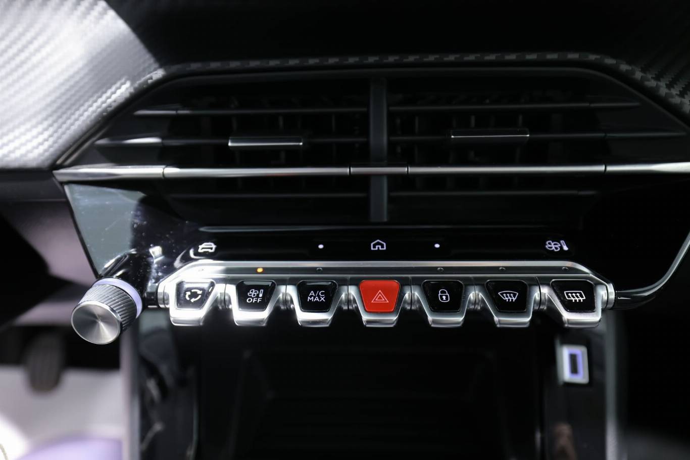PEUGEOT 208 27