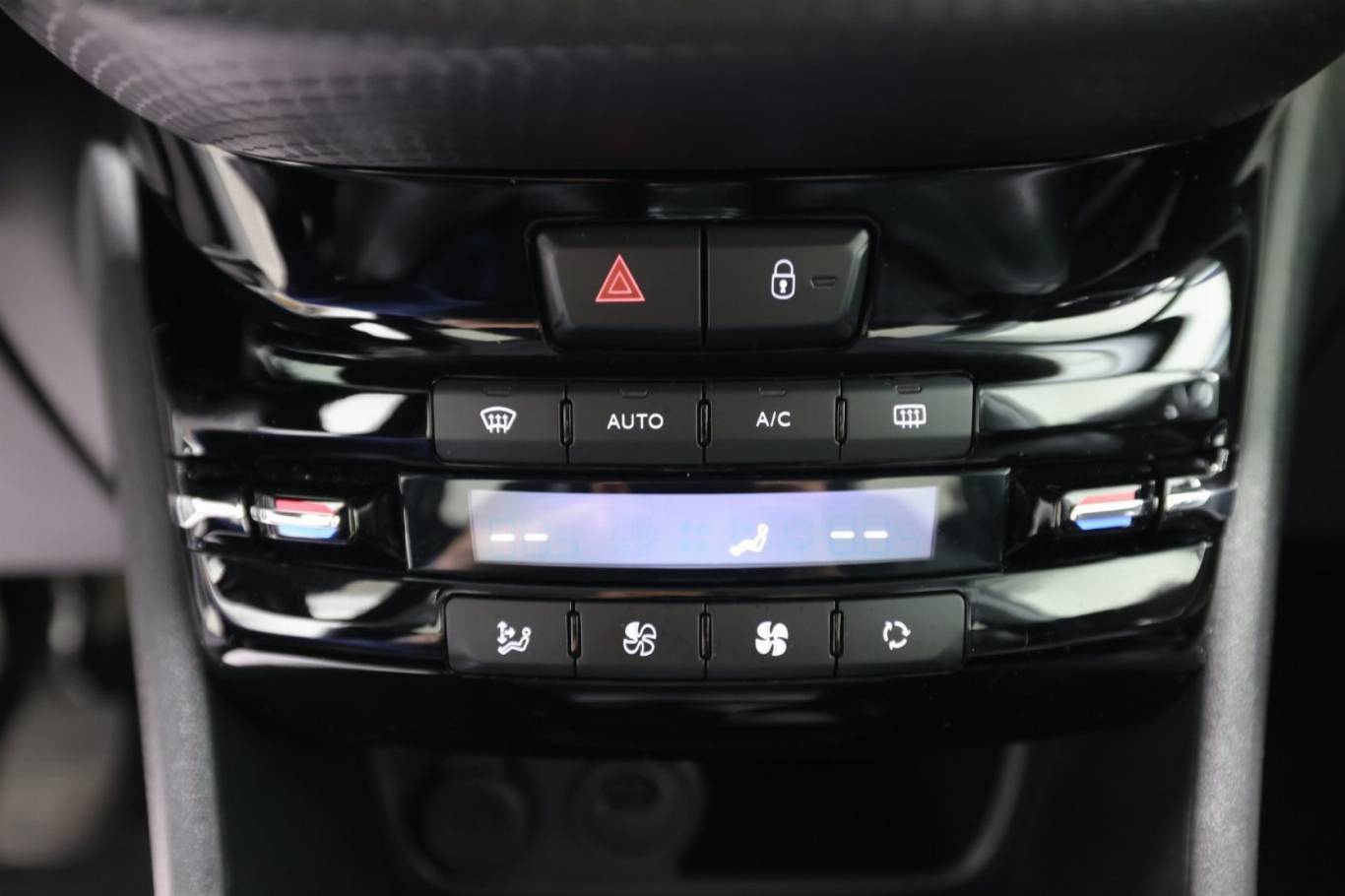 PEUGEOT 2008 26
