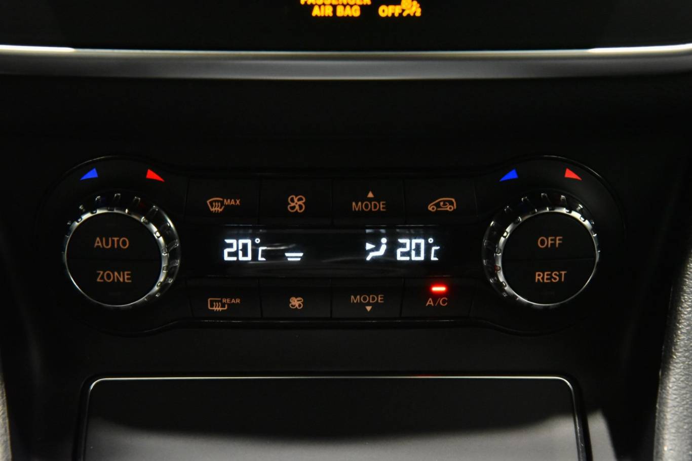 MERCEDES-BENZ GLA 200 11