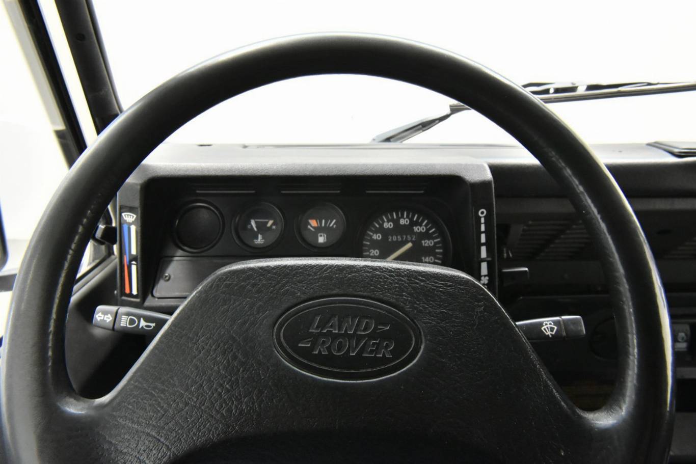 LAND ROVER Defender 8