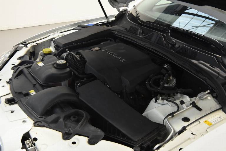 JAGUAR XF 18
