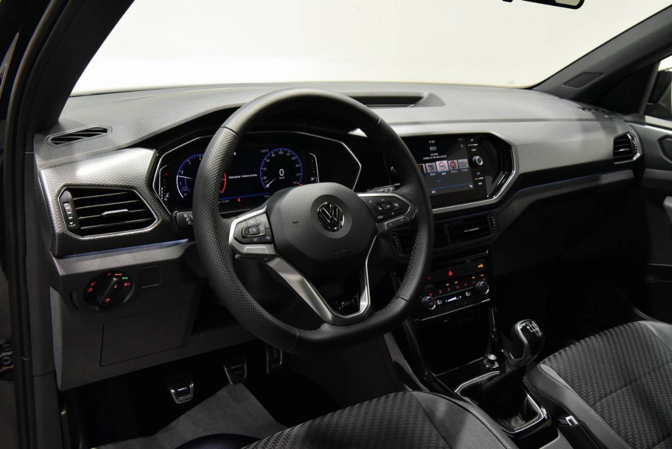 VOLKSWAGEN T-Cross 3