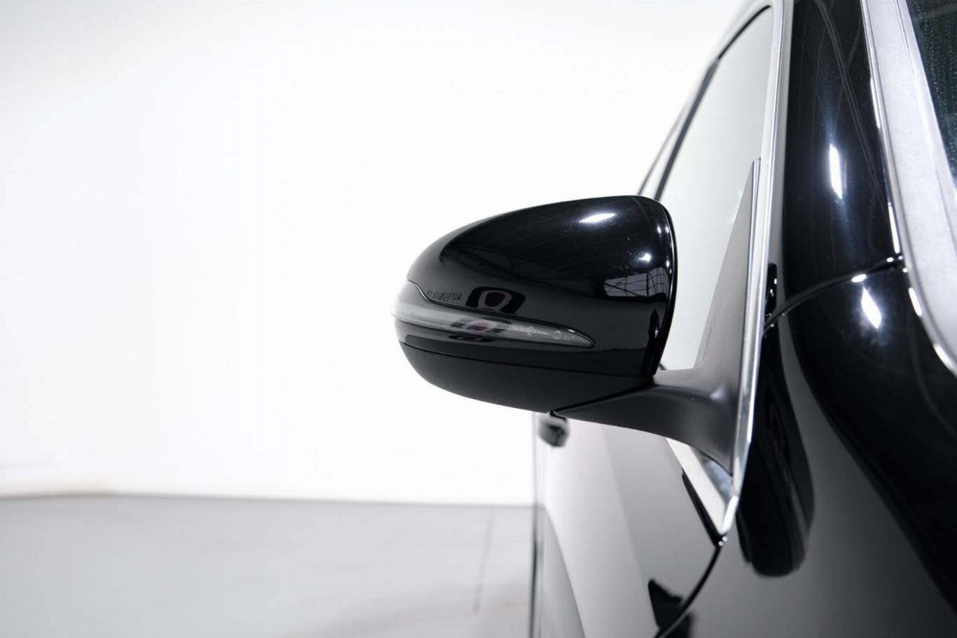 MERCEDES-BENZ GLB 200 52