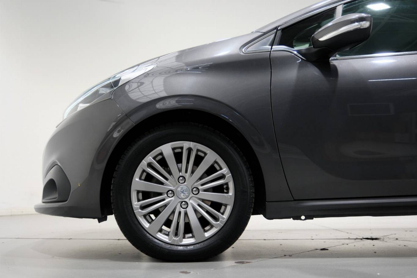 PEUGEOT 208 19