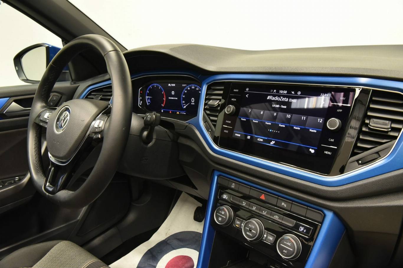 VOLKSWAGEN T-Roc 28