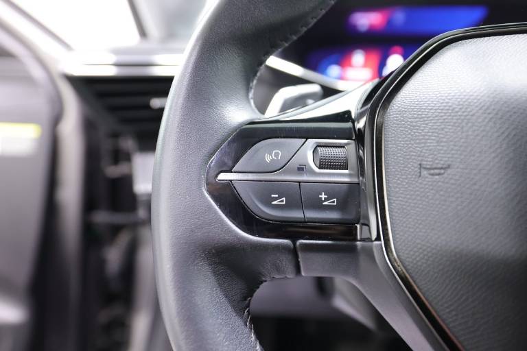 PEUGEOT 208 19