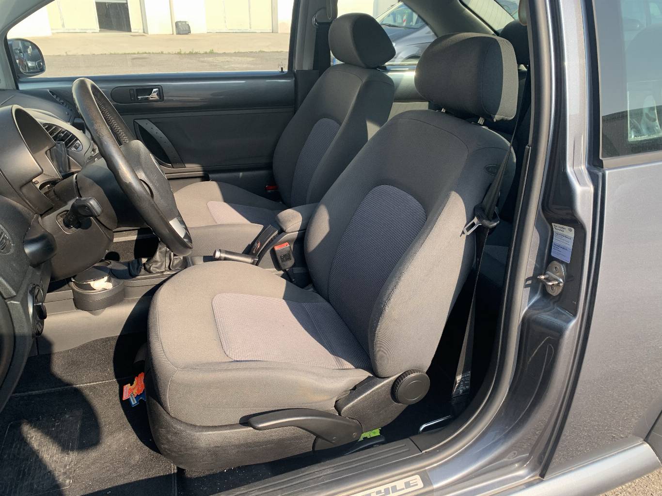 VOLKSWAGEN New Beetle 8