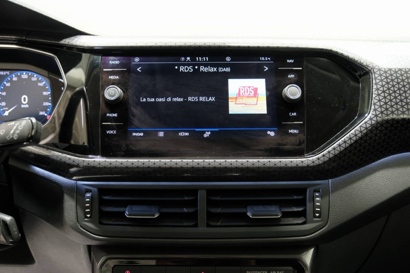 VOLKSWAGEN T-Cross 9