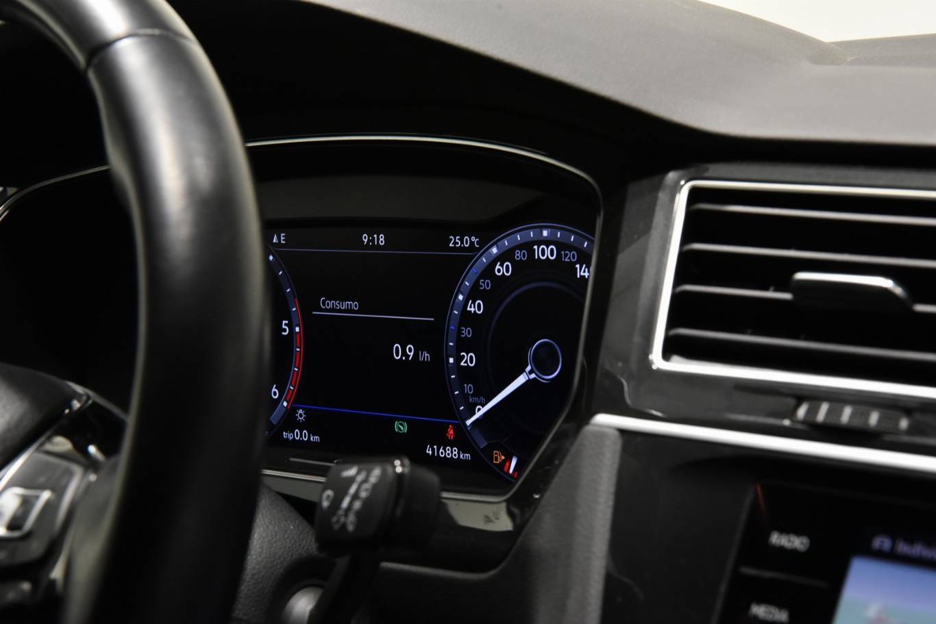 VOLKSWAGEN Tiguan 24