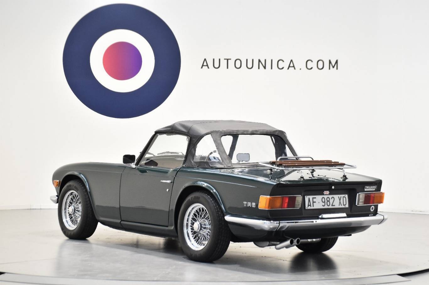 TRIUMPH TR6 28