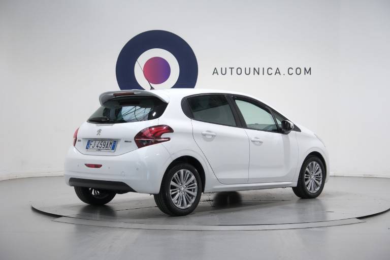 PEUGEOT 208 15
