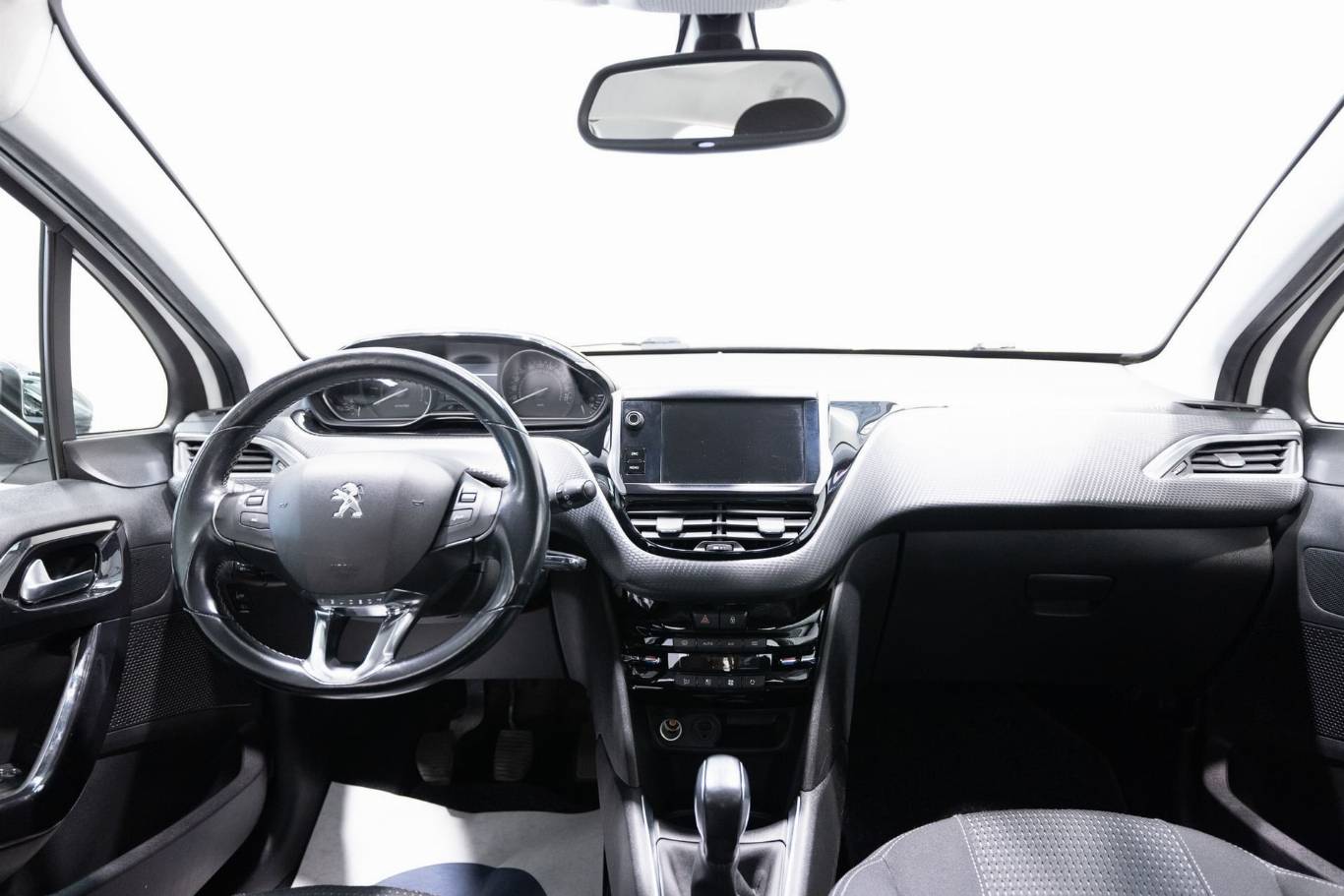 PEUGEOT 208 10