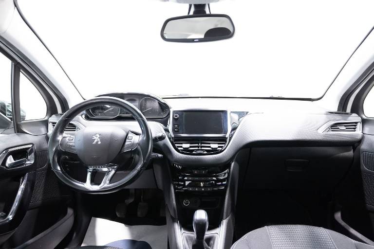 PEUGEOT 208 10