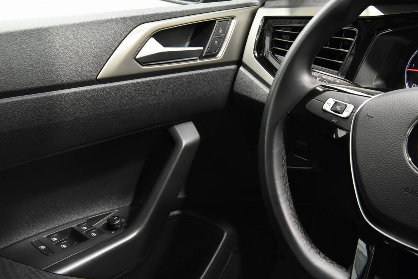 VOLKSWAGEN Polo 44