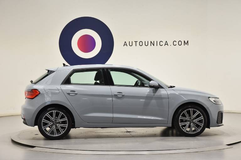 AUDI A1 8