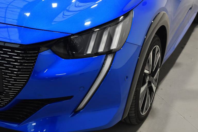 PEUGEOT 208 47