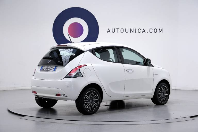 LANCIA Ypsilon 15