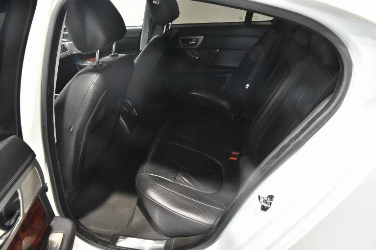 JAGUAR XF 9