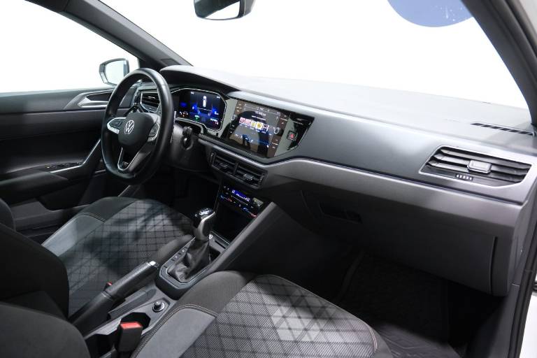 VOLKSWAGEN Polo 56