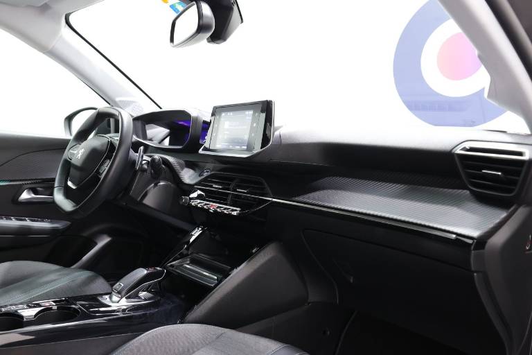 PEUGEOT 208 43