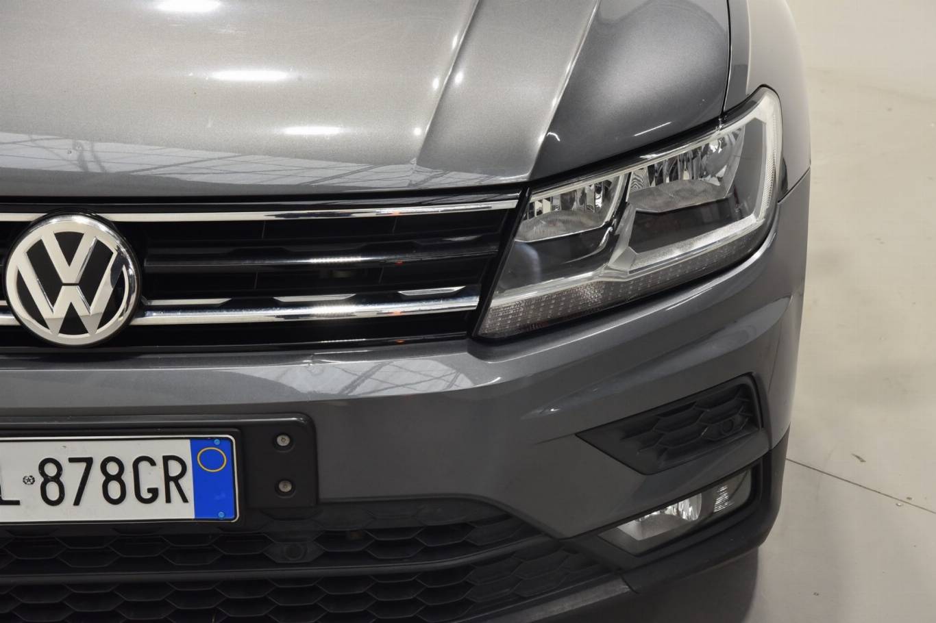 VOLKSWAGEN Tiguan 8