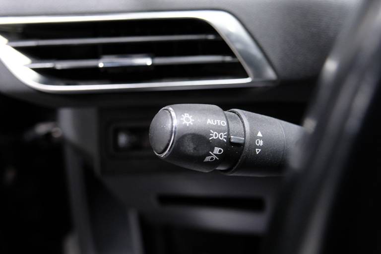 PEUGEOT 3008 25