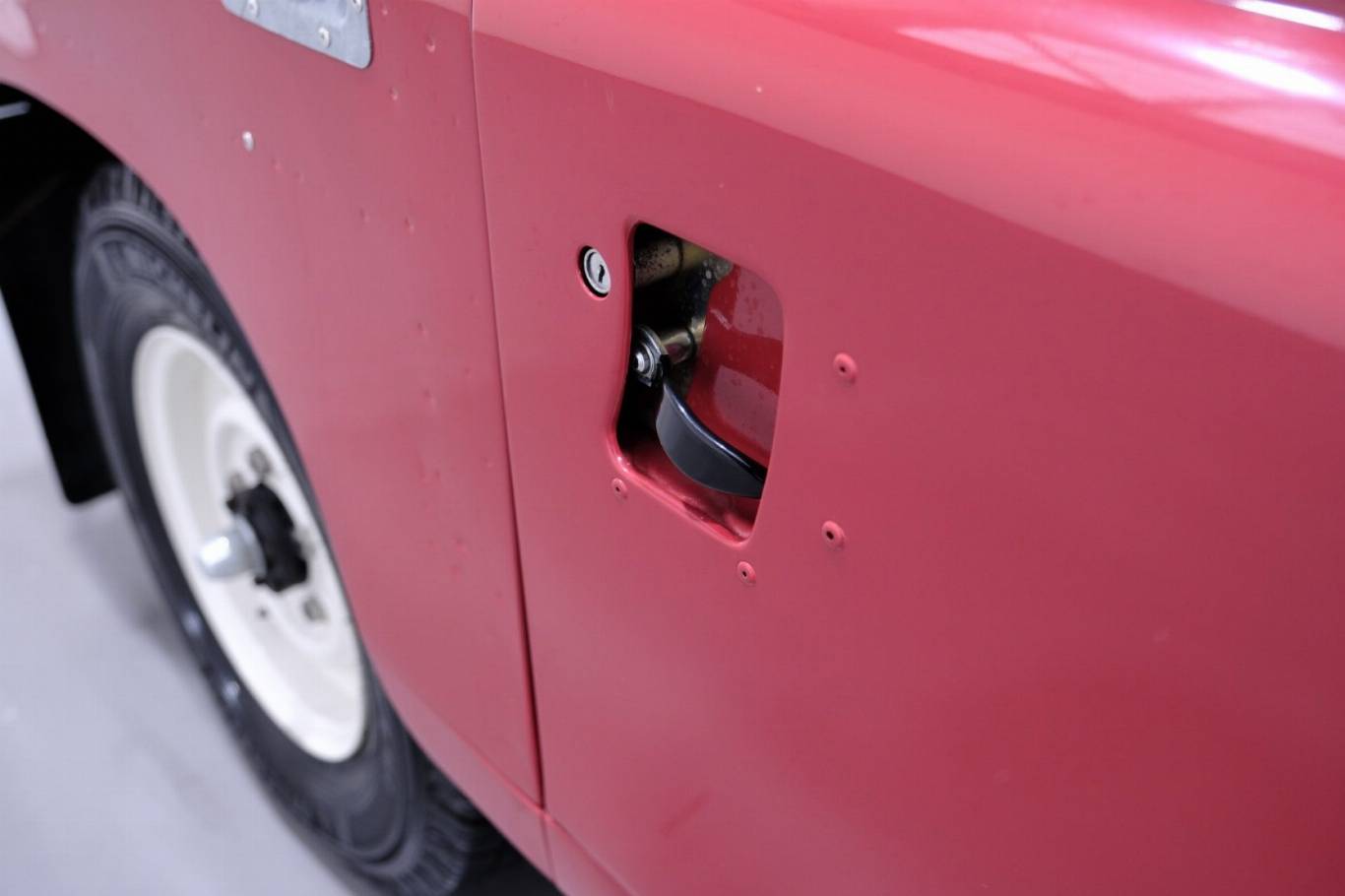 LAND ROVER Defender 46