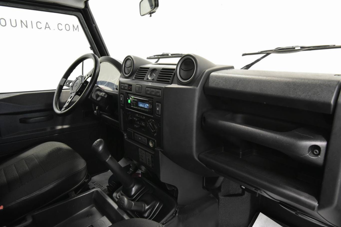 LAND ROVER Defender 24