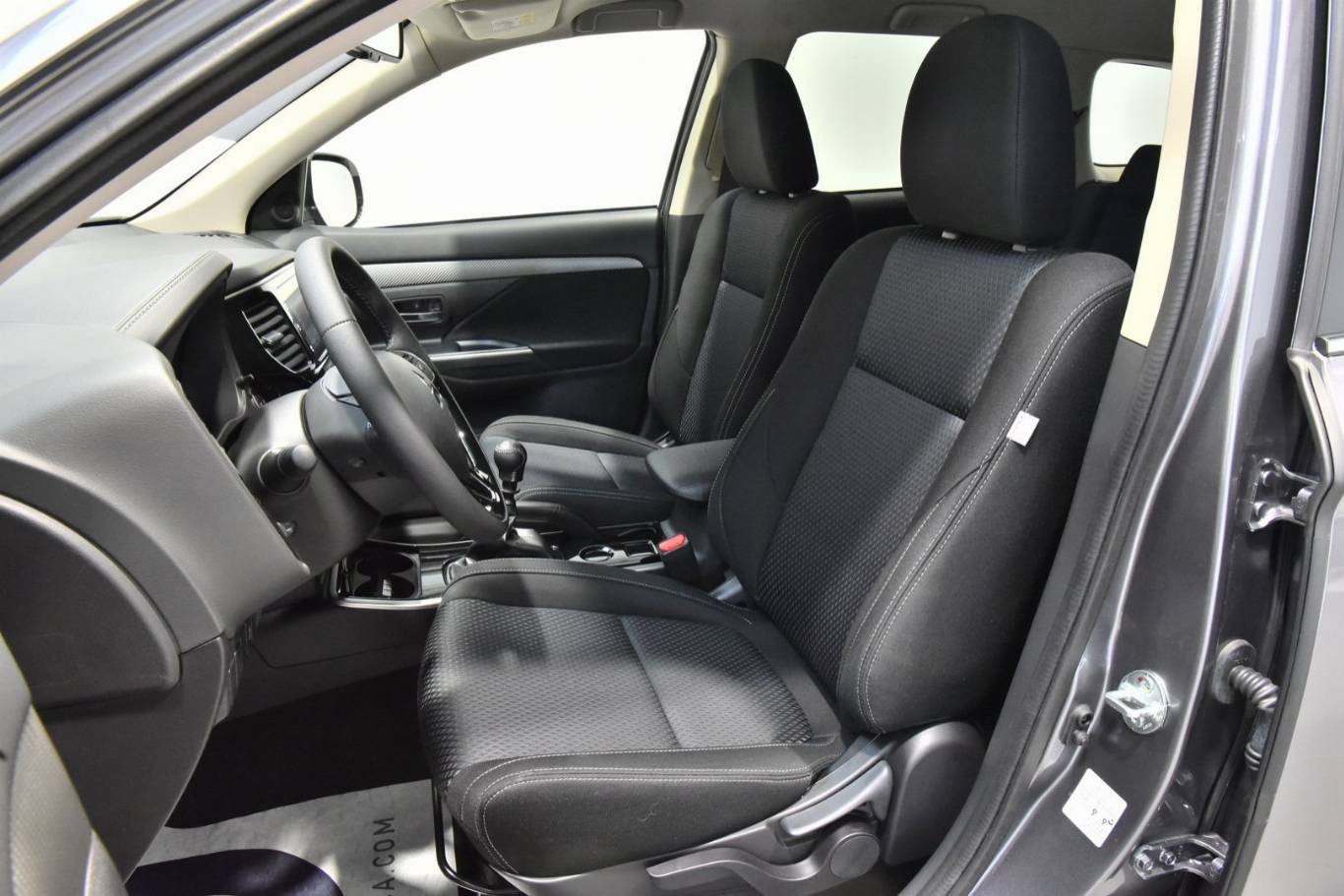 MITSUBISHI Outlander 4