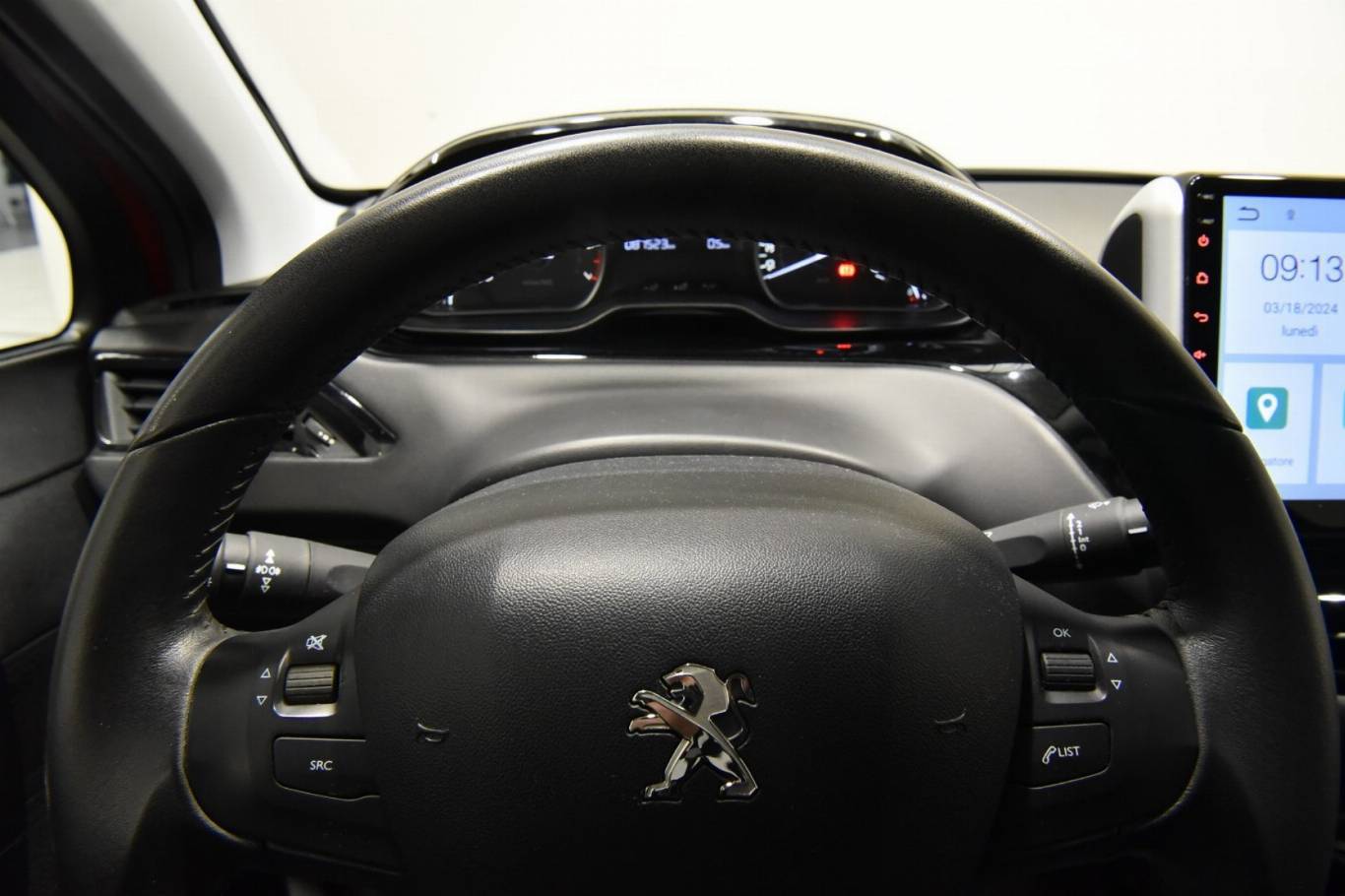 PEUGEOT 208 9