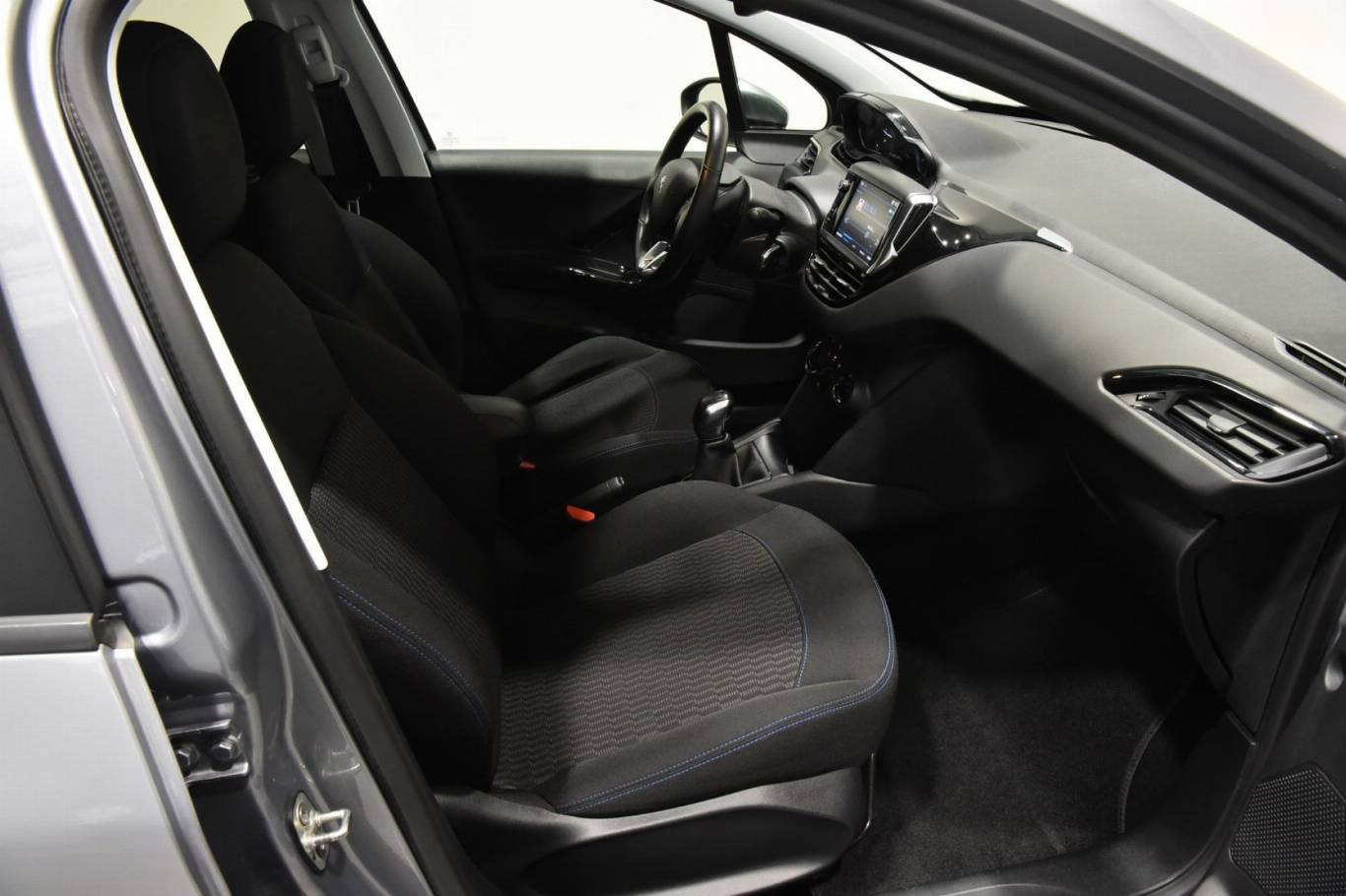 PEUGEOT 208 30
