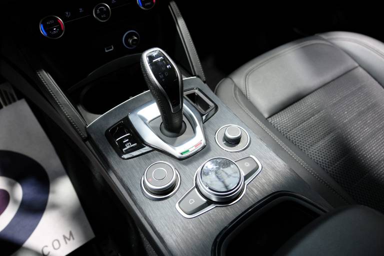 ALFA ROMEO Stelvio 25