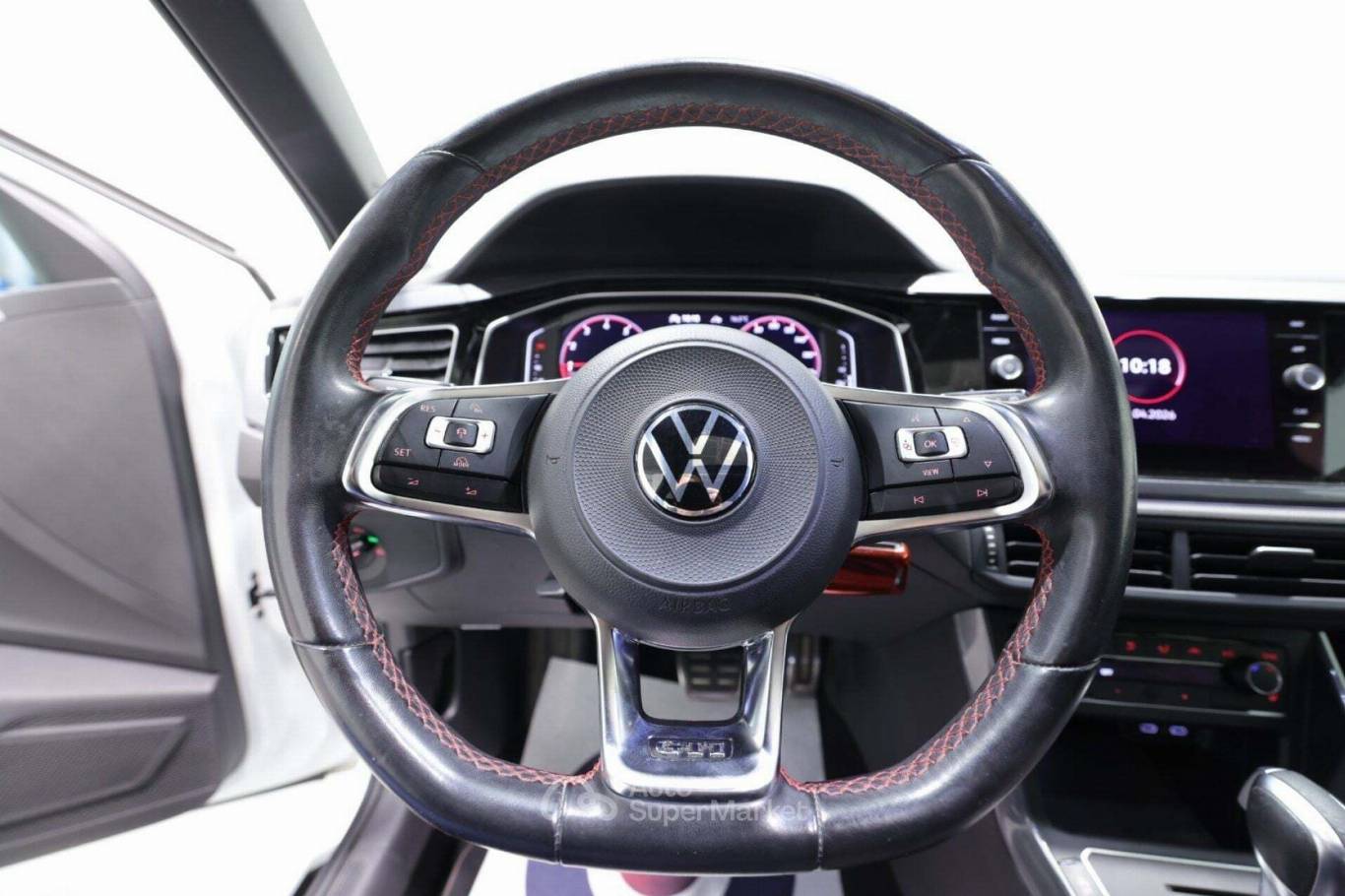 VOLKSWAGEN Polo 7