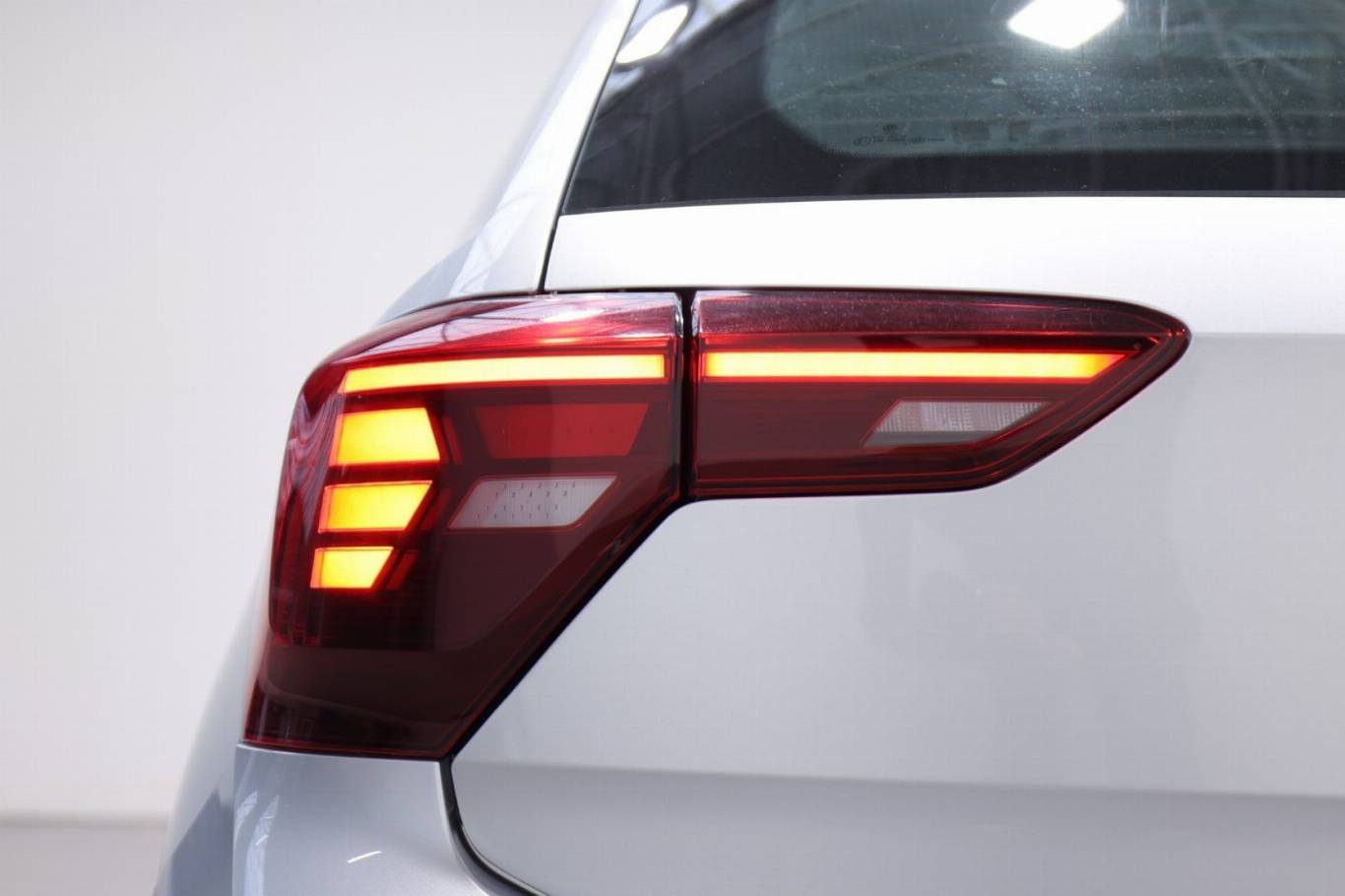 VOLKSWAGEN Polo 40