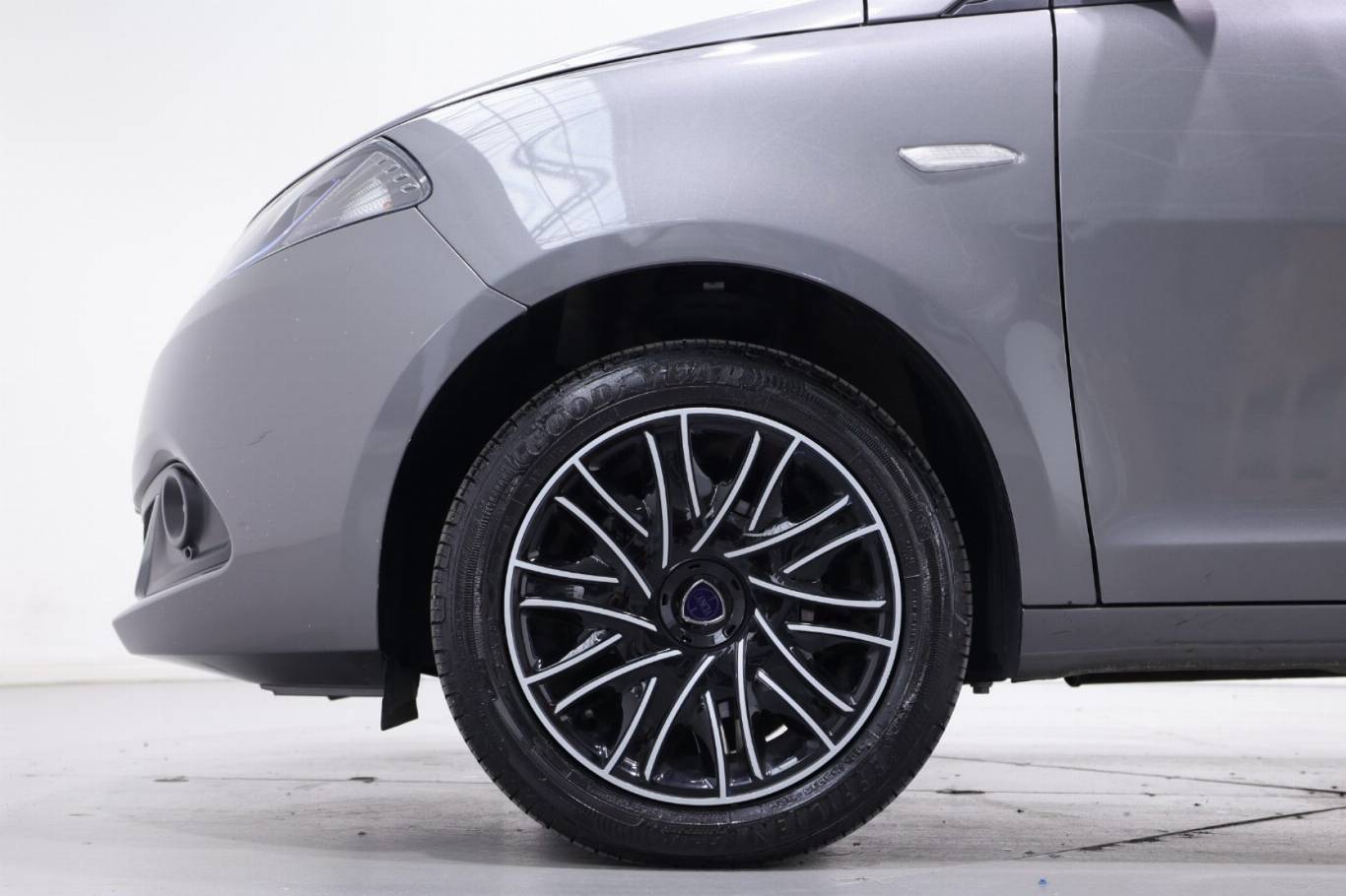 LANCIA Ypsilon 17