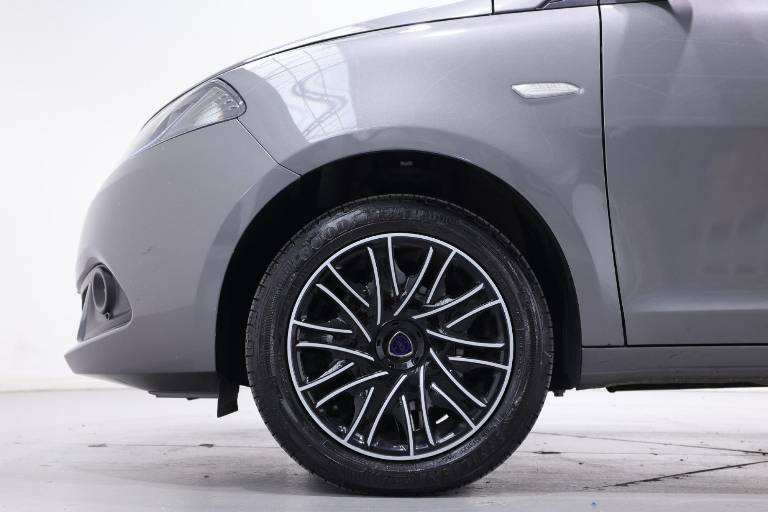 LANCIA Ypsilon 17