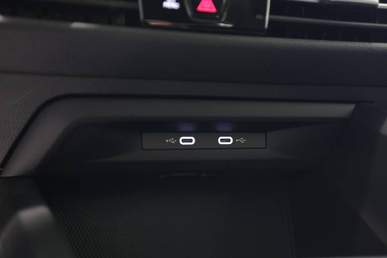 VOLKSWAGEN Golf 27