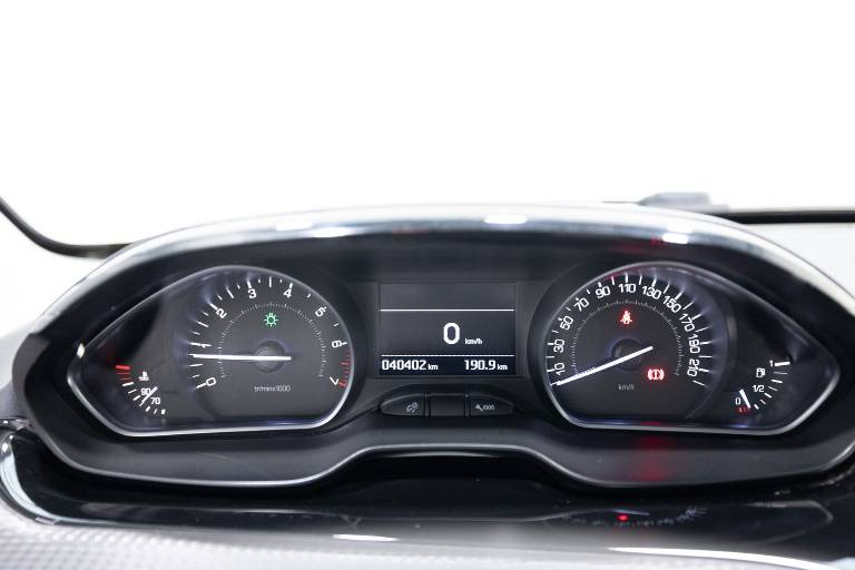 PEUGEOT 208 9