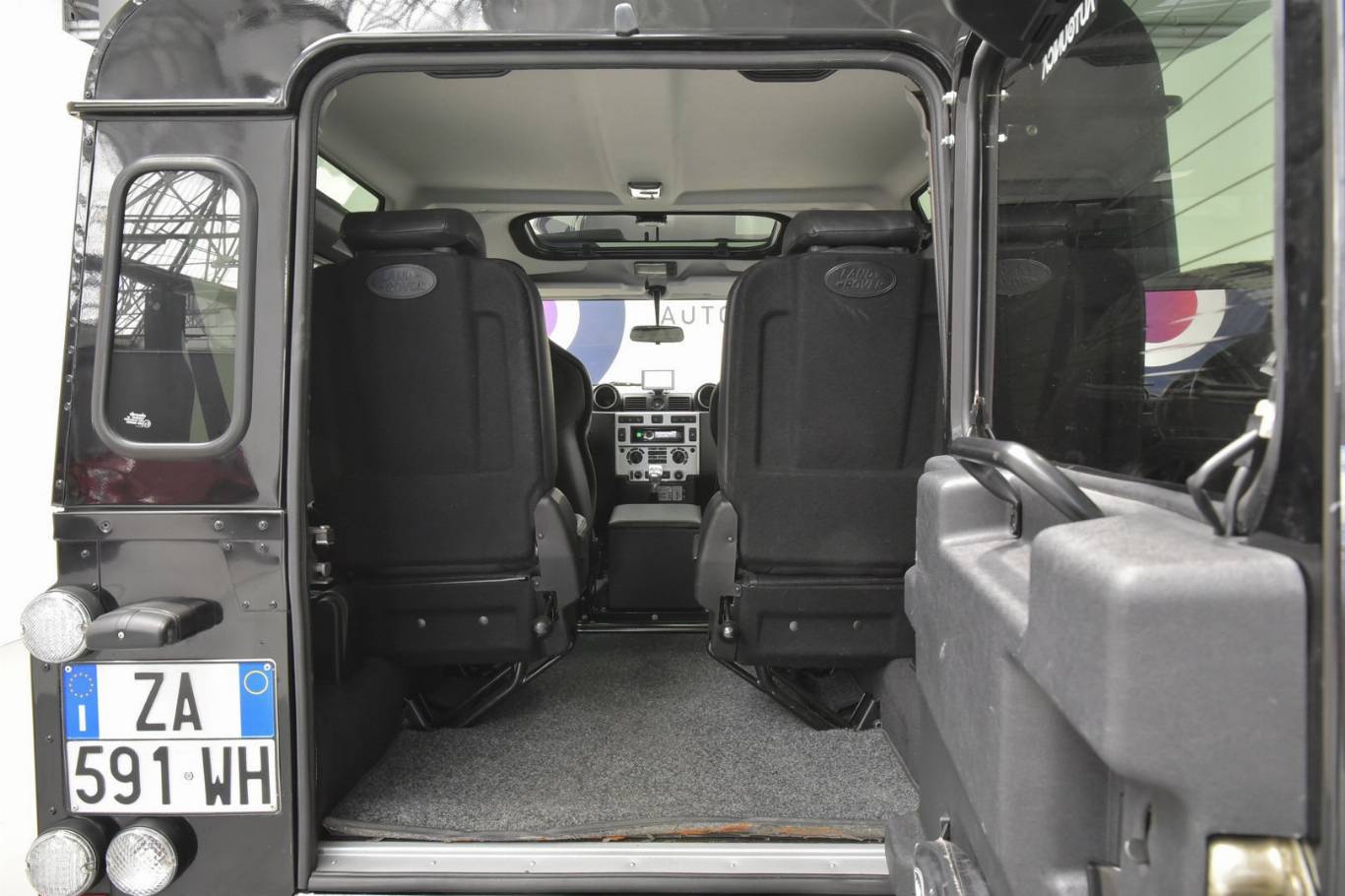 LAND ROVER Defender 11