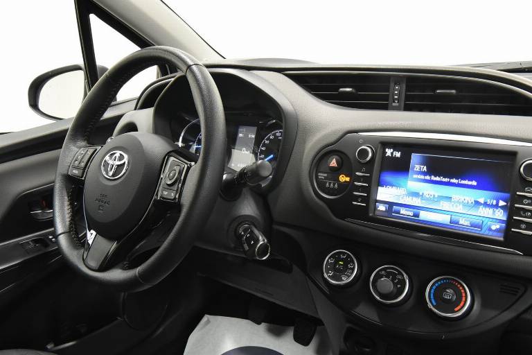 TOYOTA Yaris 31
